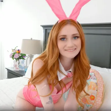 The stepbrother discovered that the younger sister was wearing a bunny cosplay costume and having sex in the room - SEXTOP1