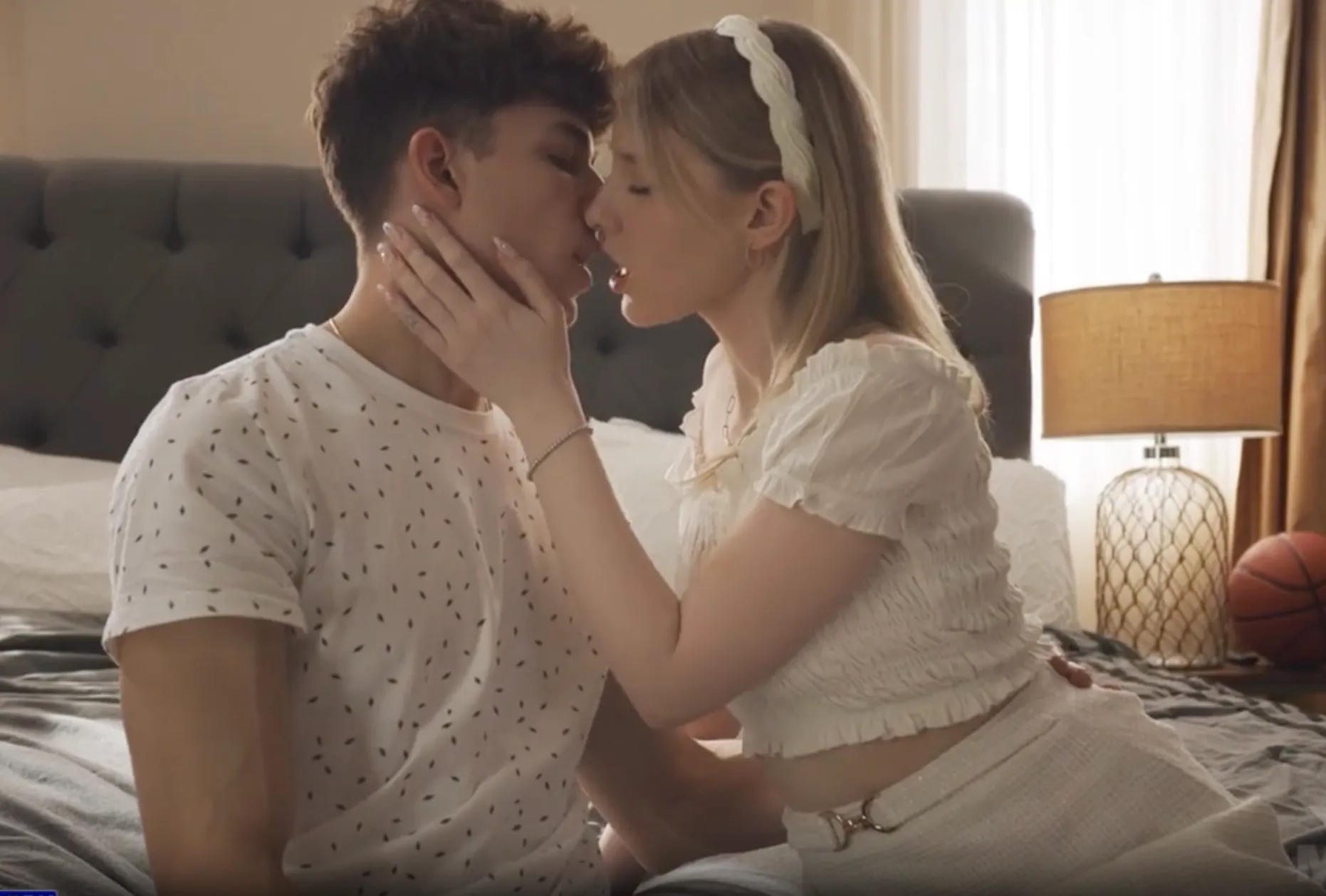 The stepbrother is a fucking god but his innocent sister has a crush on him - SEXTOP1